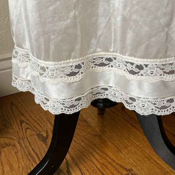 Vintage Movie Star Ivory Lace Maxi Half Slip Size Small USA 🇺🇸 Made - Picture 4 of 13
